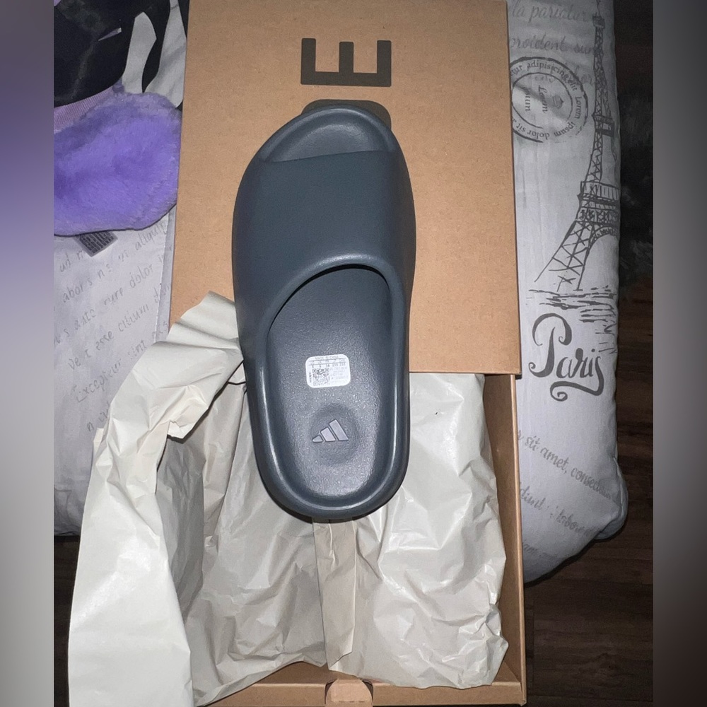Yeezy Slides Size 5